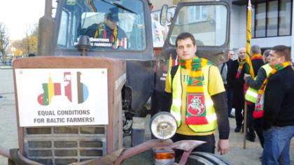 Protestuojantys ūkininkai nori žemę dirbti Lietuvoje