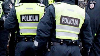 Smurtu – prieš policininkus