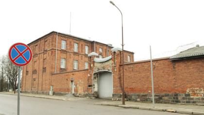 Prižiūrėtojas įkliuvo su ryšio priemonėmis