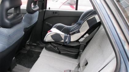Vaikiškos kėdutės privalomos ir taksi automobiliuose