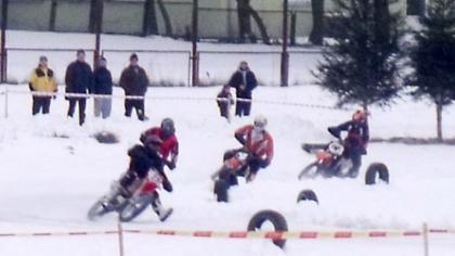 Ant ledo varžėsi lenktynininkai