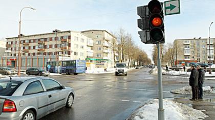Šviesoforai naktį mirksi geltonai