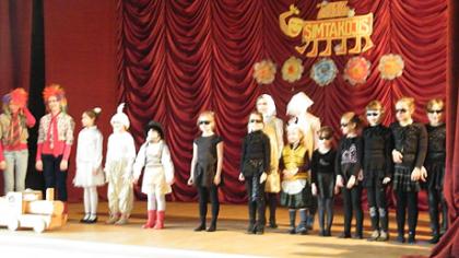 Į regioninę teatrų apžiūrą – pakražantiškių „Du gaideliai“