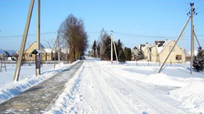 Gražėja pagrindinė Satkūnų gyvenvietės gatvė