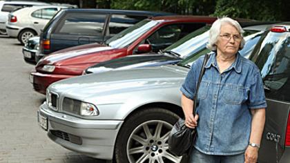 Pir­mą kar­tą prie vai­ro – 72-ejų me­tų