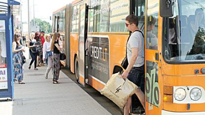 Į Šiaulių autobusus – tik pro priekines duris