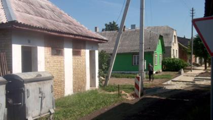 Sunku gyventi viešojo tualeto kaimynystėje