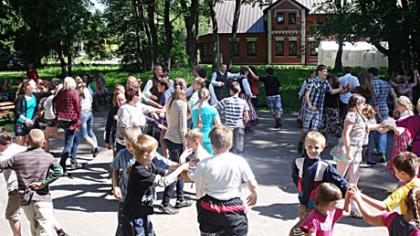 Gegužinėje mokėsi šokti