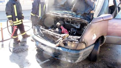 Turgavietėje užsidegė automobilis