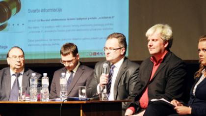 Teismų paslaugos – neišėjus iš namų