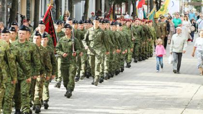 Trys salvės – Lietuvai be okupantų kariuomenės
