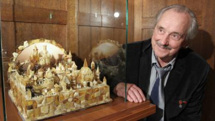 Gintaro pilyse – popiežius ir Kristus iš mamuto kaulo