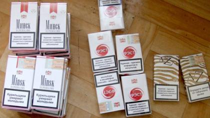 Kontrabandinių cigarečių rasta automobilyje ir namuose