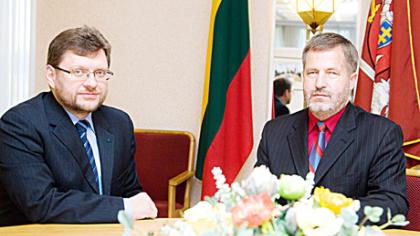 Gerb. po­li­ci­jos dar­buo­to­jai,