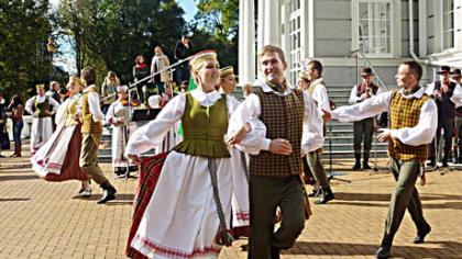 Studentai ir tautodailininkai skleidė Lietuvos kultūrą