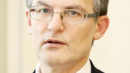 Ar įmanoma tarnauti dviem šeimininkams?