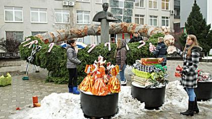 Povilui Višinskiui uždėtas saldainių vainikas