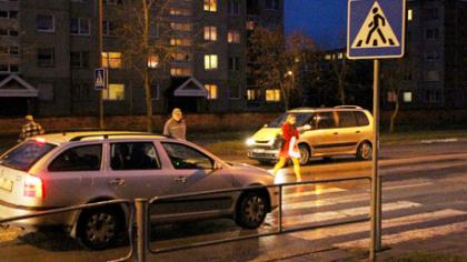 Vai­ruo­to­jų ir pės­čių­jų akistatos