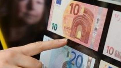 Vengrai, lenkai, čekai: pabūsime be euro