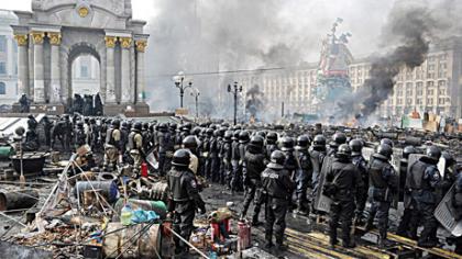 Ukraina: derybų stalą pakeitė degančios barikados