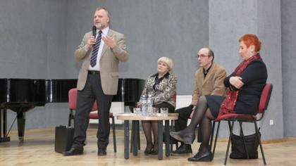 Scenos karalienės paveikslą piešia prisiminimai