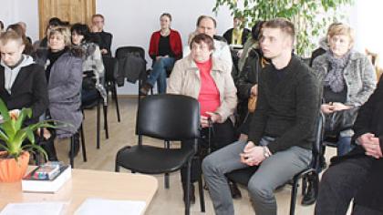 Piktas kunigas skaldo bendruomenę