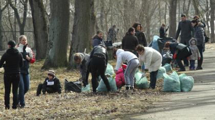 Šiaulių parką užplūdo švarintojai