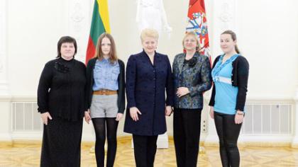 Geriausiuosius apdovanojo Prezidentė