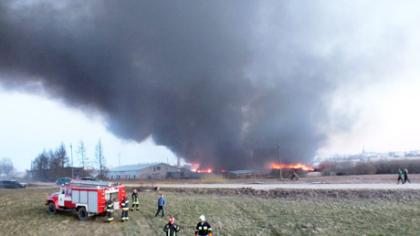 Gaisras Akmenėje pakėlė į orą apie 300 tonų teršalų