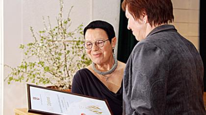 „Laip­tų\" ga­le­ri­jai įteik­tas ap­do­va­no­ji­mas