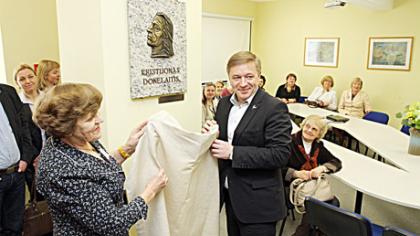 Šiaulių universitete atidengtas Kristijono Donelaičio bareljefas