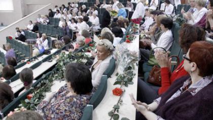 Profesinę dieną slaugytojoms teiktos gėlės