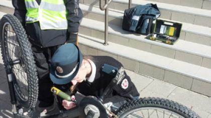 Dviratininkai laikė egzaminą