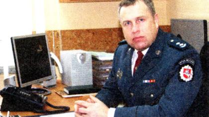 Už­dė­ti antrankiai aukš­to ran­go po­li­ci­ninkui 