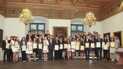 Premjeras apdovanojo šimtukininkus