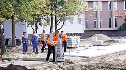 Prie kolegijos aikštė bus su fontanu