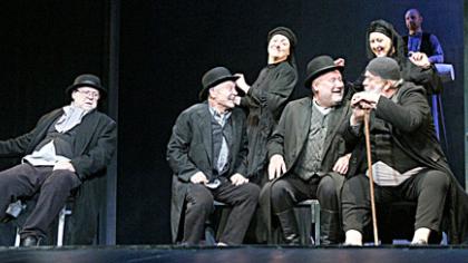 Teatro premjeroje – istorija apie susidvejinusią sielą