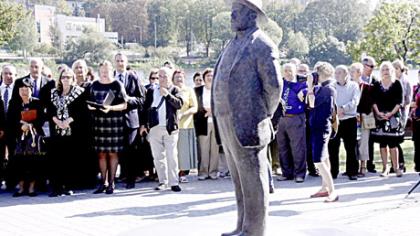 Atidengtas paminklas didžiam Šiaulių vyrui