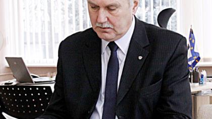 Darbo vietų daugėja, bet atlyginimų šuolio nėra