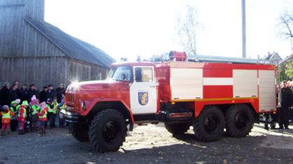 Ugniagesių darbą įvertino ženklais ir padėkomis