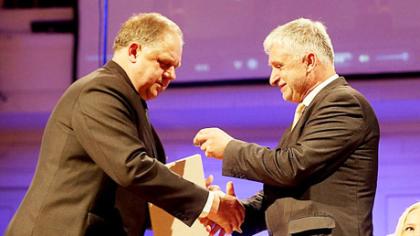 Rektoriui įteiktas Baltijos Asamblėjos medalis