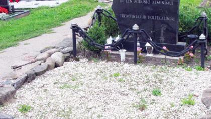 Sutvarkyta atminimo kapavietė