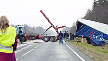 Avarijoje žuvo lengvojo automobilio vairuotojas