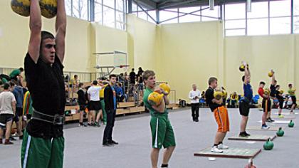 Taurė liko pakruojiečių stipruolių rankose