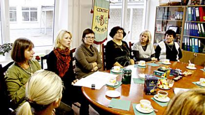 Strei­ka­vę mo­ky­to­jai ti­ki­si bent brie­džio ka­no­pos