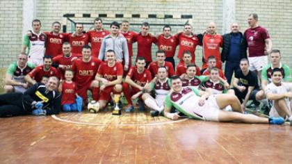Salės futbolo turnyre regbininkai metė iššūkį futbolininkams