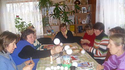 Dovanas kūrė pačios