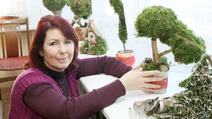 Bonsai kuriami ir iš laikraščių, ir iš samanų