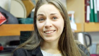 Studentė odiniame lagamine sutalpino biurą