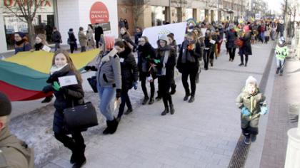 Vasario 16-oji paminėta saulėtoje Prisikėlimo aikštėje